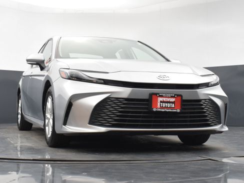 Used 2025 Toyota Camry LE image 29