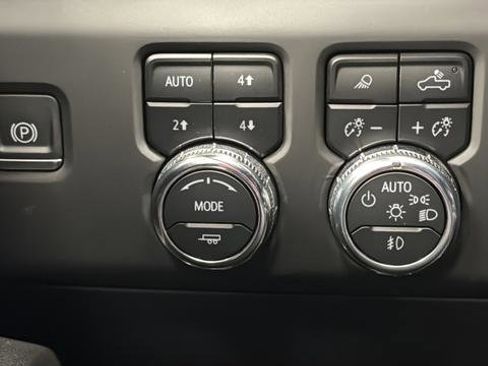 Used 2023 GMC Sierra 1500 AT4 w/ AT4 Premium Package AWD/4WD image 33