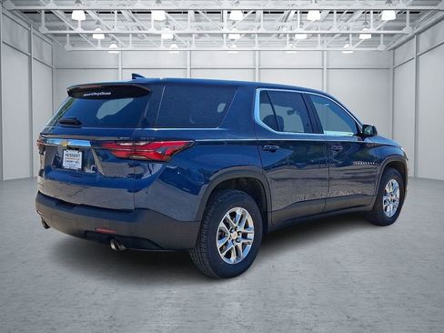 Used 2022 Chevrolet Traverse LS image 5