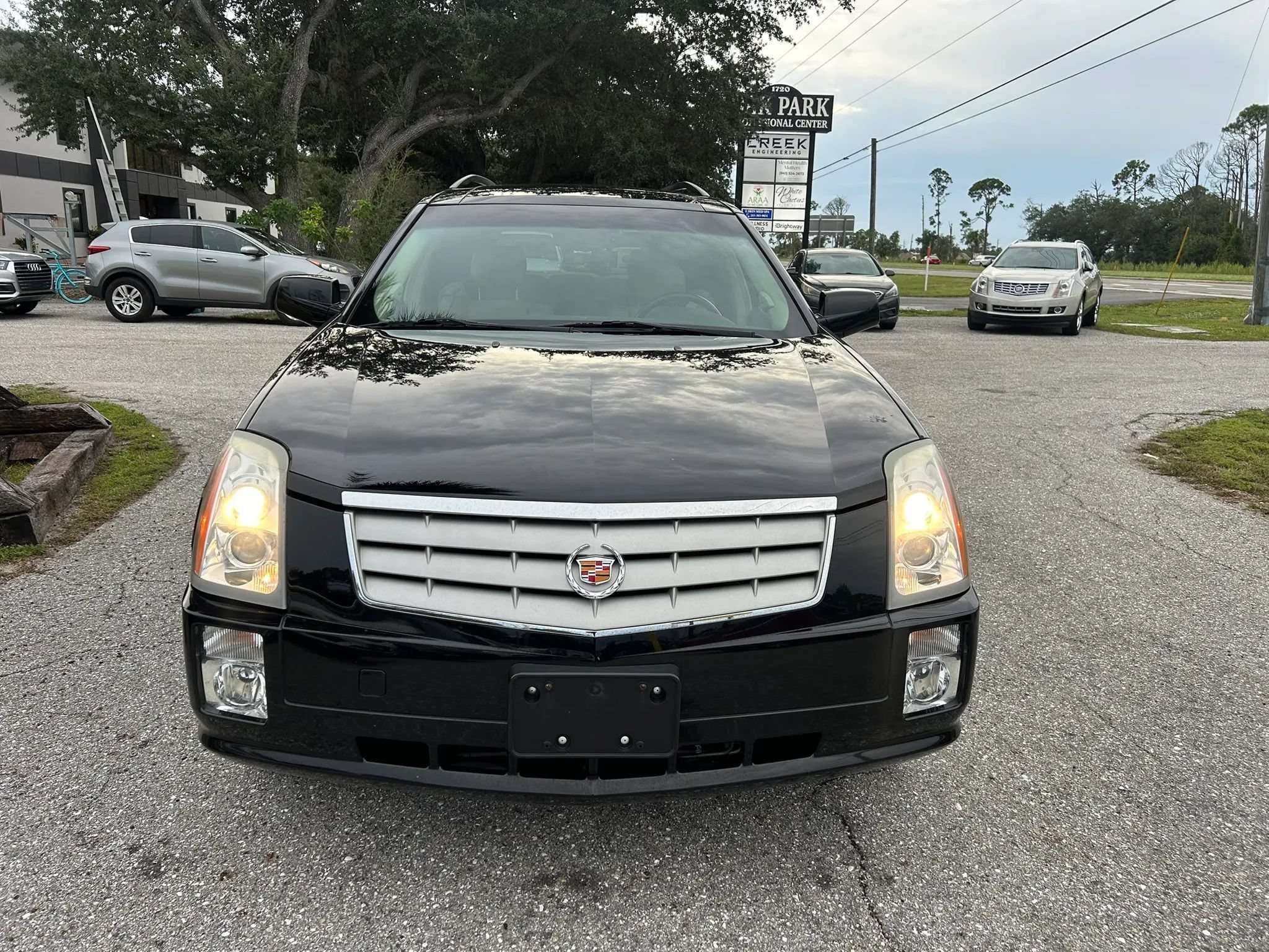 Used 2008 Cadillac SRX AWD w/ Utility Package image 3