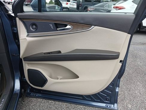 Used 2019 Lincoln Nautilus Reserve FWD image 15