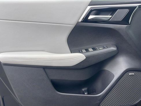 Used 2025 Mitsubishi Outlander SE image 11