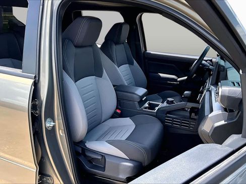 Certified 2024 Toyota Tacoma TRD Off-Road AWD/4WD image 9