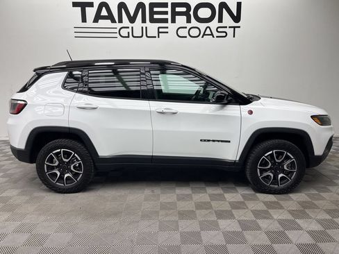 Used 2025 Jeep Compass Trailhawk AWD/4WD image 4