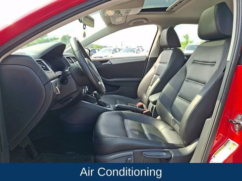 Used 2014 Volkswagen Jetta SE FWD image 2