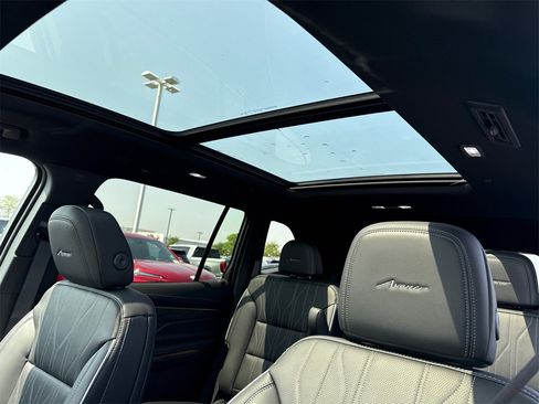 New 2026 Buick Enclave Avenir w/ Super Cruise Package image 28