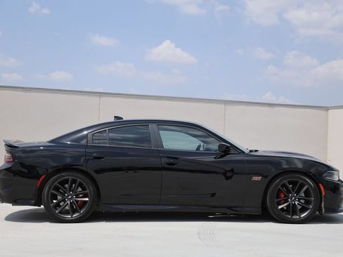 Used 2019 Dodge Charger Scat Pack w/ Plus Group RWD image 3