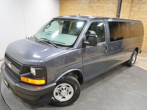 Used 2017 Chevrolet Express 3500 LS RWD image 2