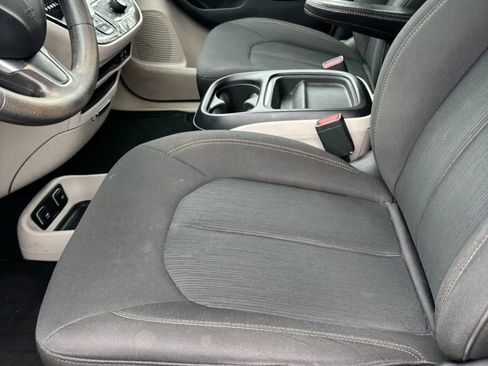 Used 2018 Chrysler Pacifica Touring Plus w/ Tire & Wheel Group image 41