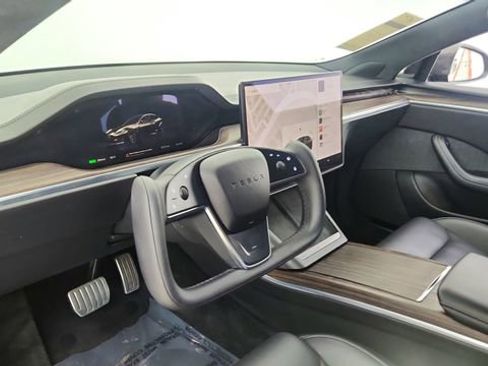 Used 2021 Tesla Model S Plaid image 19