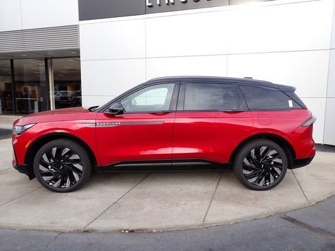 New 2025 Lincoln Nautilus Reserve w/ Jet Appearance Package image 2