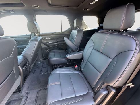 Used 2022 Chevrolet Traverse RS image 34