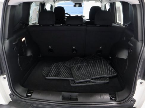 Used 2023 Jeep Renegade Latitude image 14