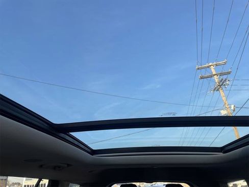 Certified 2022 Jeep Grand Cherokee L Limited w/ Luxury Tech Group II image 22