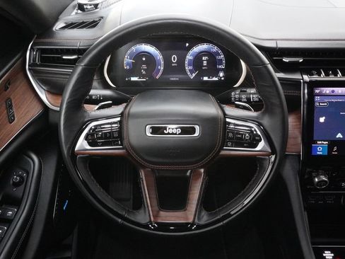 Used 2025 Jeep Grand Cherokee L Summit w/ Advanced Protech Group IV AWD/4WD image 21
