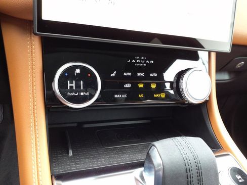 Certified 2025 Jaguar F-PACE R-Dynamic S image 16