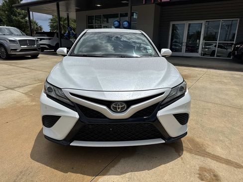 Used 2018 Toyota Camry XSE FWD image 2