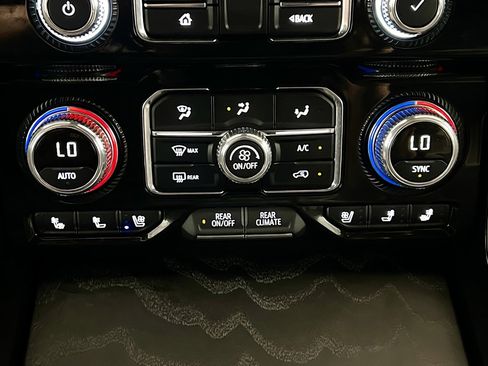 Used 2024 GMC Yukon Denali AWD/4WD image 11