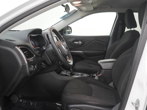Used 2019 Jeep Cherokee Latitude w/ Popular Appearance Group FWD image 22