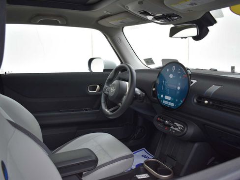 Used 2025 MINI Cooper 2-Door Hardtop FWD image 13