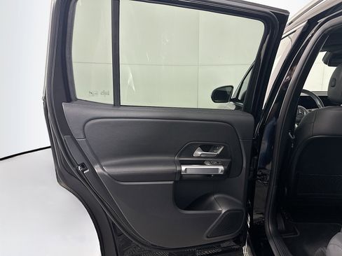Used 2025 Mercedes-Benz GLB 250 4MATIC image 26