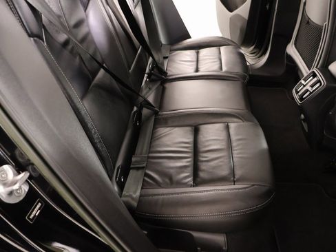 Used 2023 Volvo XC40 B4 Plus image 14