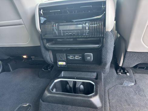 Used 2026 Jeep Grand Wagoneer 4WD w/ Premium Group I image 19