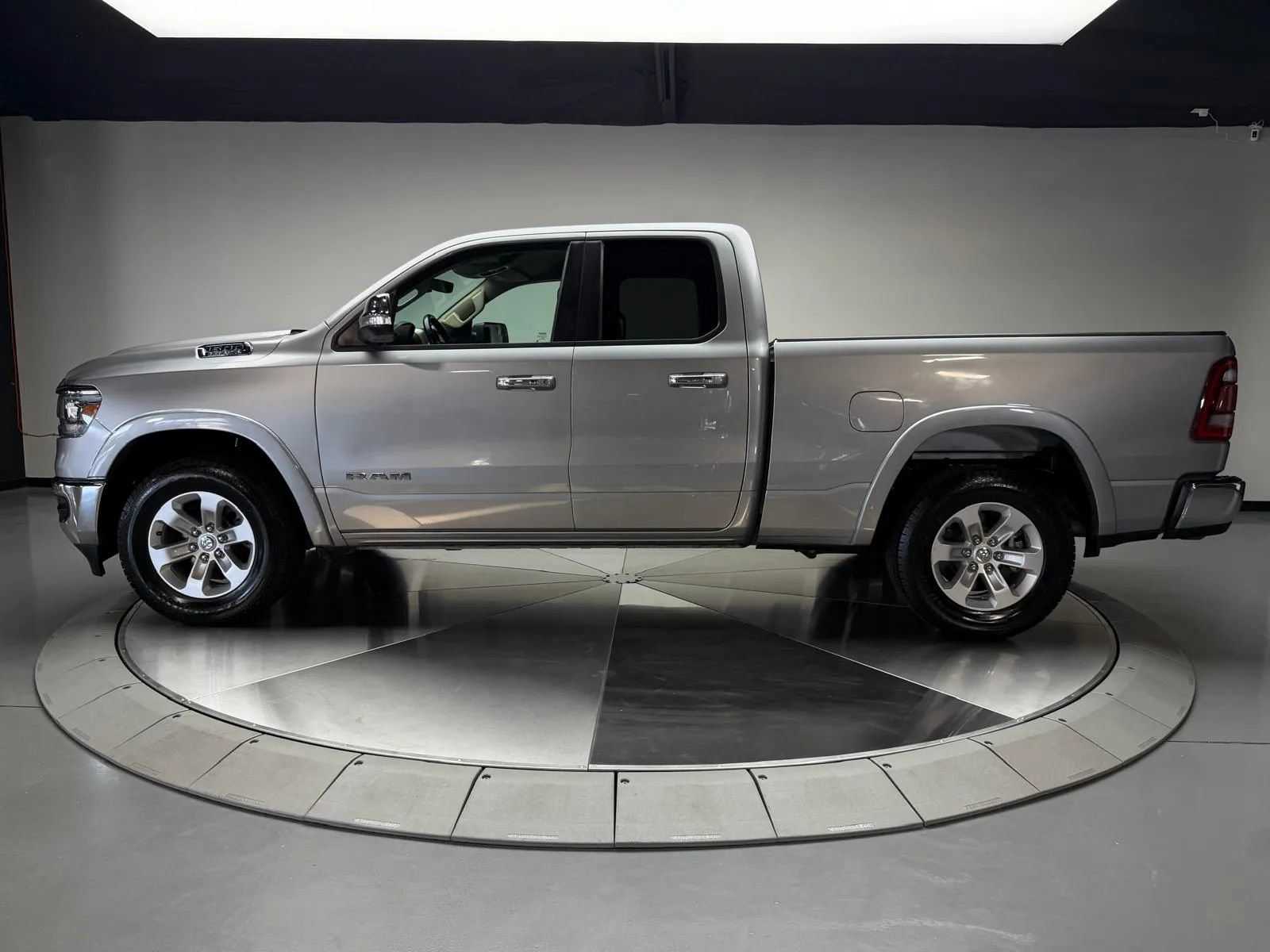 Used 2020 RAM 1500 Laramie AWD/4WD image 4