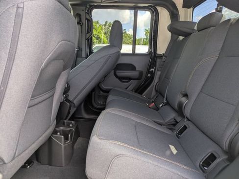 New 2025 Jeep Gladiator Sport AWD/4WD image 13