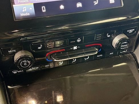 Used 2021 Jeep Grand Cherokee L Laredo w/ Luxury Tech Group I image 16