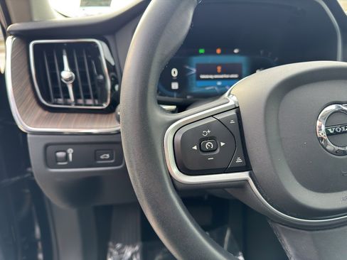 Certified 2022 Volvo XC60 B5 Momentum w/ Climate Package image 20