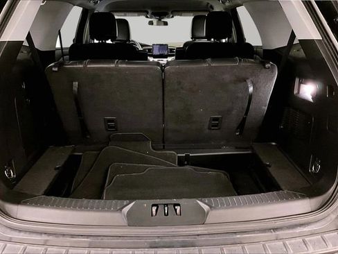 Certified 2022 Ford Explorer XLT w/ Equipment Group 202A AWD/4WD image 34