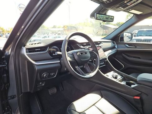 New 2025 Jeep Grand Cherokee Limited w/ Luxury Tech Group II image 28