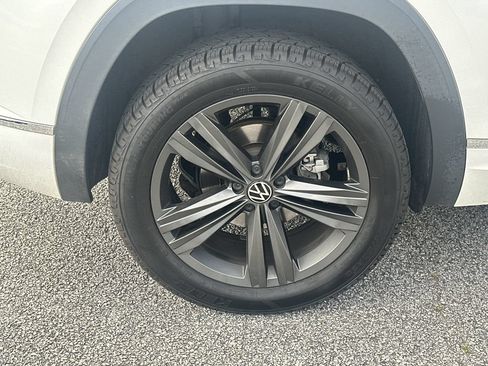 Used 2022 Volkswagen Atlas Cross Sport SEL R-Line AWD/4WD image 17