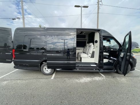Used 2024 Mercedes-Benz Sprinter 3500 image 17