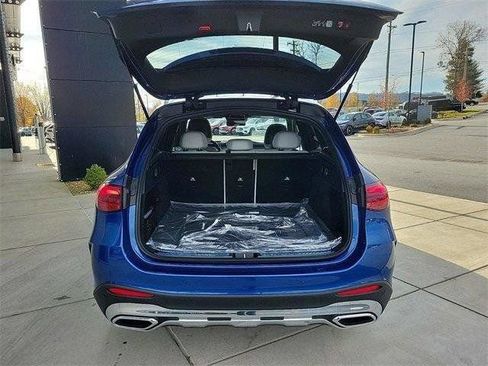Used 2025 Mercedes-Benz GLC 300 4MATIC image 8