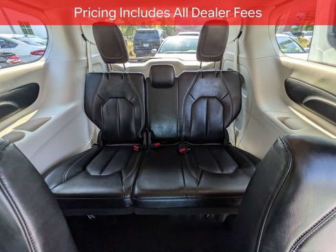 Used 2024 Chrysler Pacifica Touring-L FWD image 15