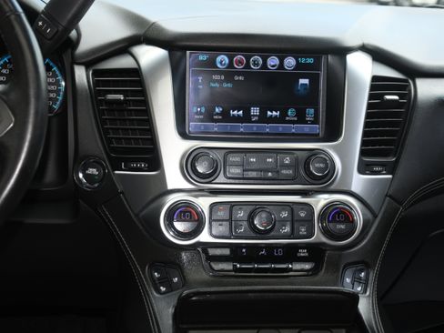 Used 2020 Chevrolet Suburban Premier AWD/4WD image 19