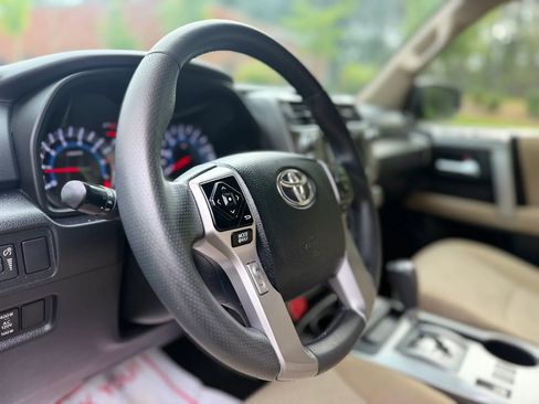 Used 2016 Toyota 4Runner SR5 AWD/4WD image 12