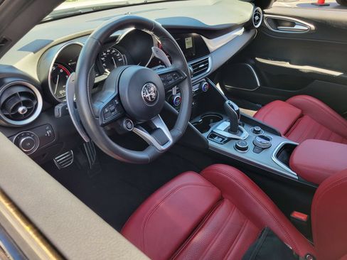 Used 2022 Alfa Romeo Giulia Veloce RWD image 3