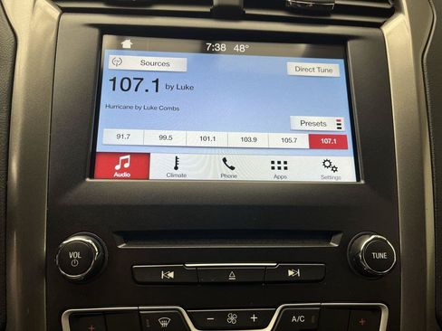 Used 2017 Ford Fusion SE w/ Fusion SE Technology Package FWD image 17
