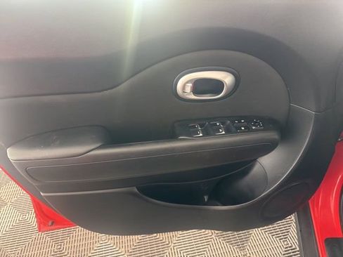 Used 2017 Kia Soul + image 19