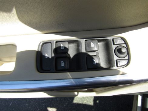 Used 2016 Volvo XC60 T5 Premier image 17