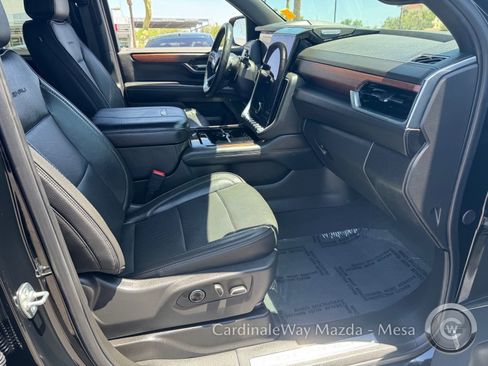 Used 2025 GMC Yukon XL Denali AWD/4WD image 28
