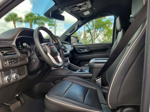 Used 2023 GMC Yukon SLT w/ SLT Luxury Package RWD image 12