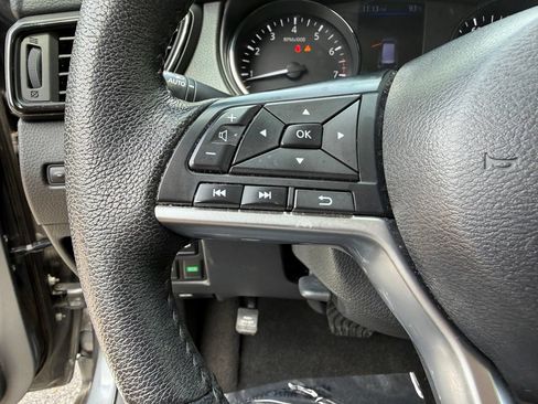 Used 2019 Nissan Rogue S w/ Special Edition Package FWD image 23