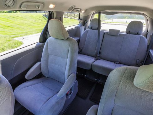 Used 2019 Toyota Sienna L FWD image 19