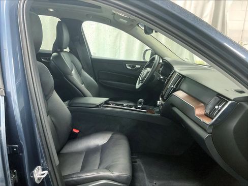 Used 2024 Volvo XC60 B5 Plus w/ Protection Package Premier image 11