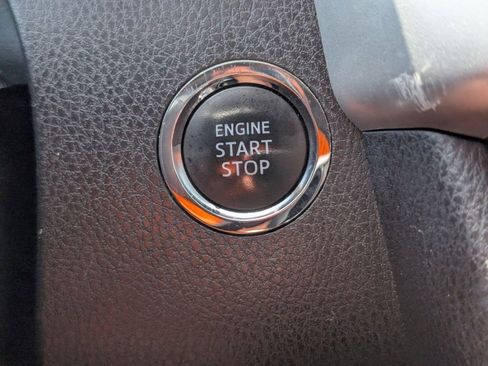 Used 2018 Toyota Highlander XLE image 26