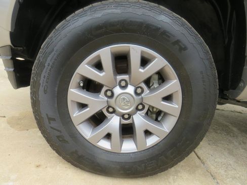 Used 2019 Toyota Tacoma SR5 RWD image 34